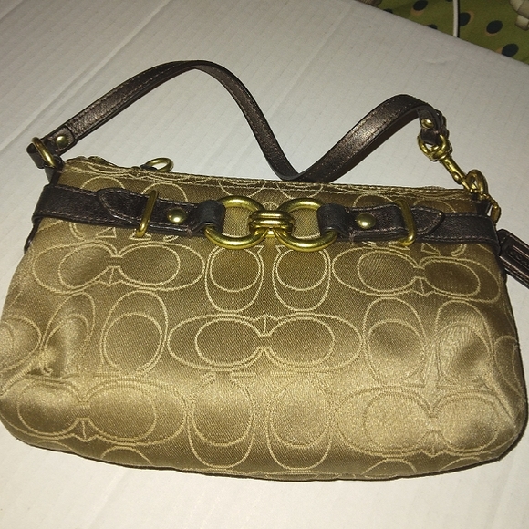 L@@K! Gorgeous/Rare COACH ~Mia Signature Outline Large Sateen Clutch Wristlet☆ - Picture 11 of 16